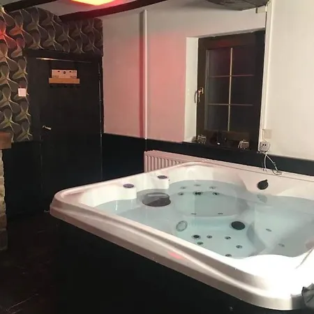 Guest house Casa Wellness Jacuzzi 3*