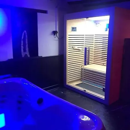 Πανσιόν Casa Wellness Jacuzzi Floreffe